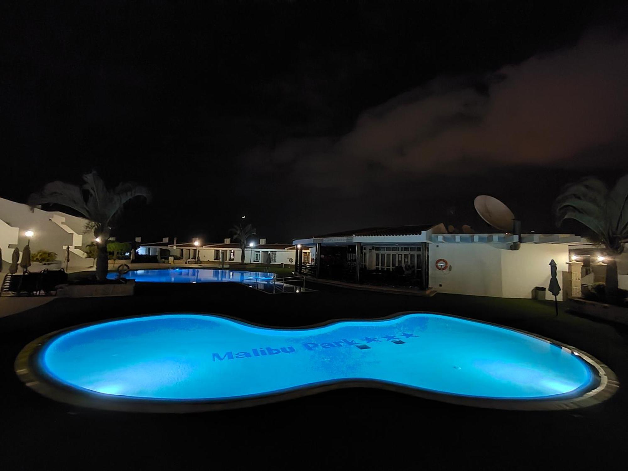 Malibu Park Apartments Sol Адехе Экстерьер фото