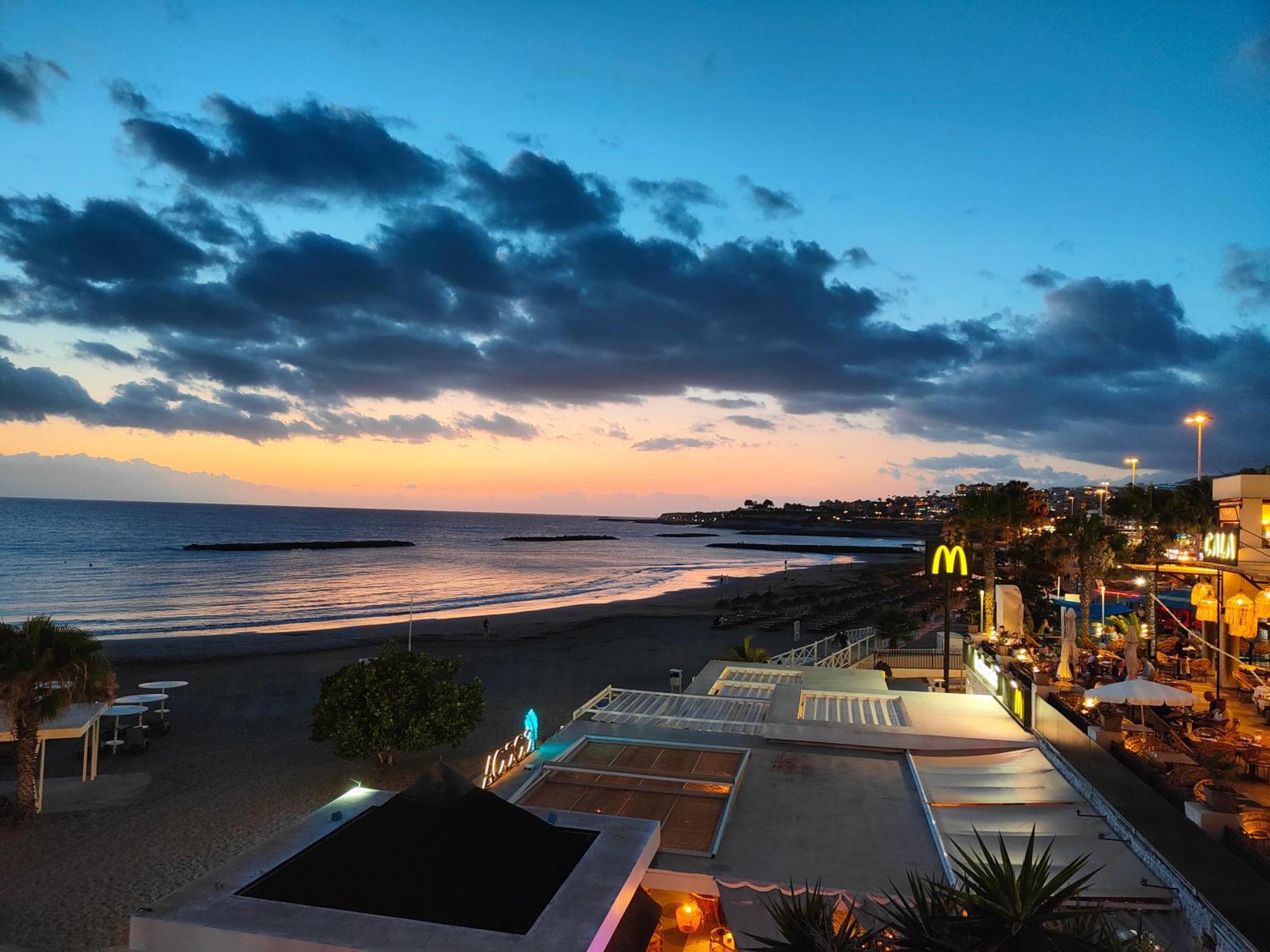 Malibu Park Apartments Sol Адехе Экстерьер фото